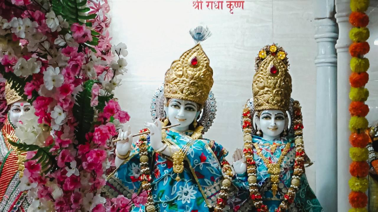 Dwarkadhish Temple, Mathura
This temple in Mathura should not be confused with the one in Gujarat. Here, Lord Krishna is worshipped as Dwarkadhish – the King of Dwarka. The temple is known for its stunning architecture and devotional vibrancy